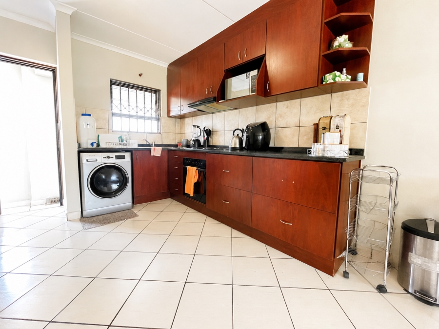 To Let 2 Bedroom Property for Rent in Burgundy Estate Western Cape